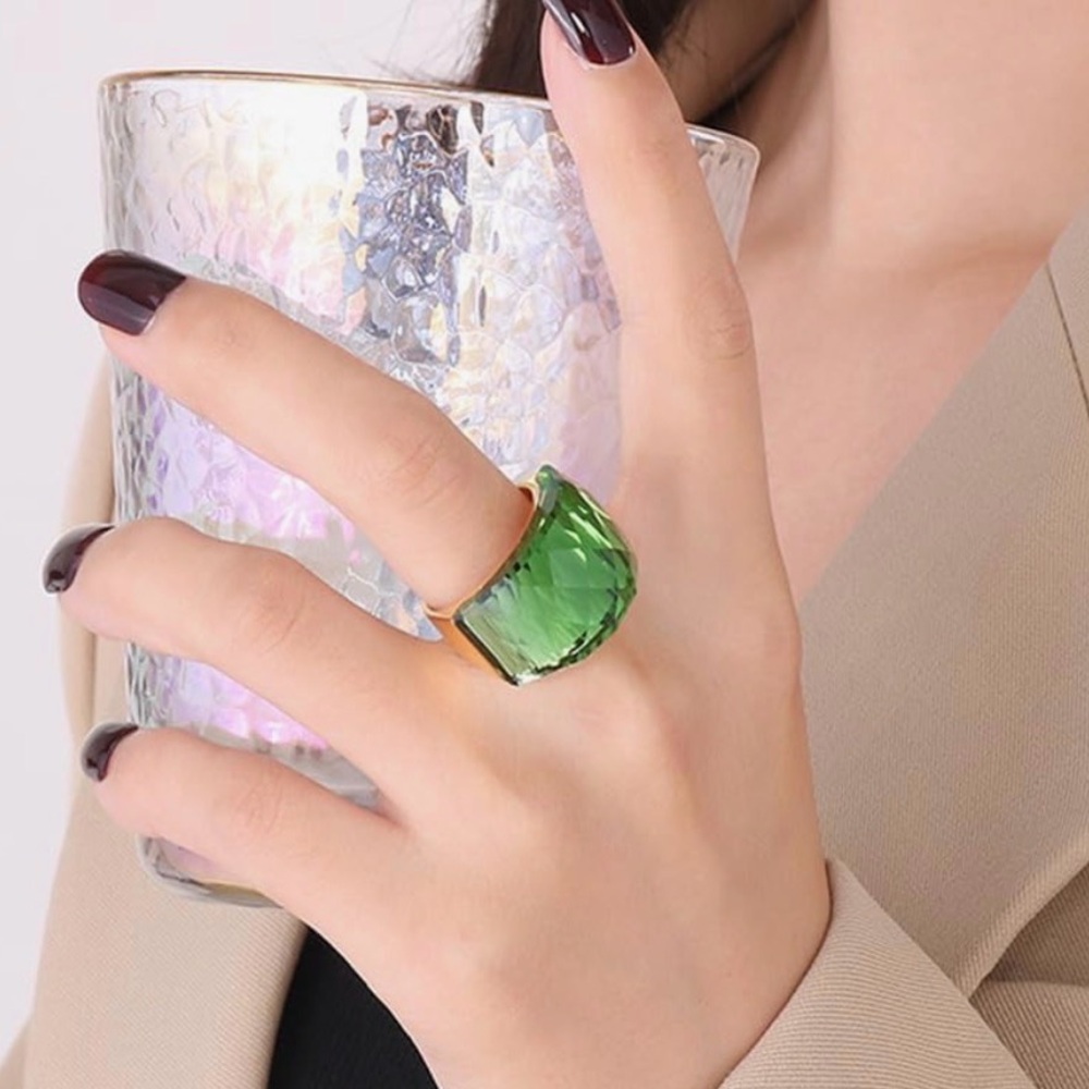Emerald Glass - Statement Ring - Picture 2 of 3